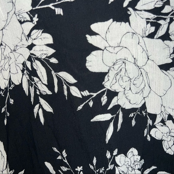 Billabong Oversized Black and White Floral Shirt Size Small - Picture 7 of 8